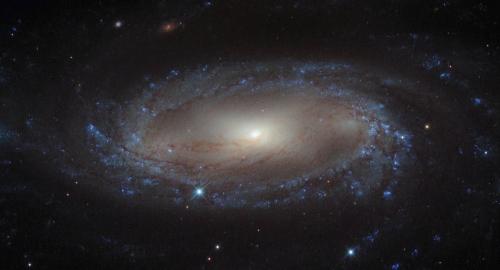 Хаббл смог сделать фотографии спиральной галактики в созвездии Насоса